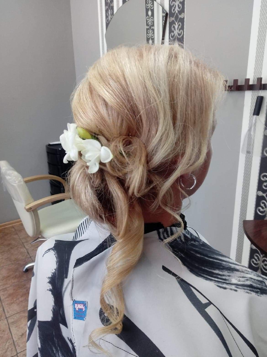Salon fryzjerski EMMA

Nasi styliści doskonale...
