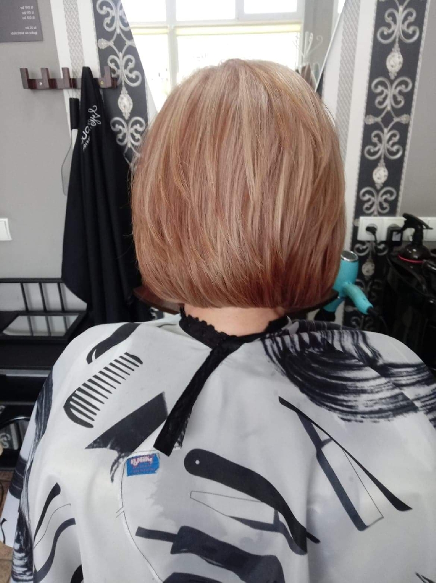 Salon fryzjerski EMMA

Nasi styliści doskonale...