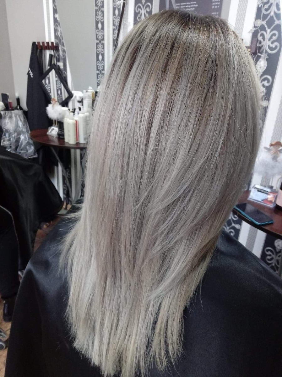 Salon fryzjerski EMMA

Nasi styliści doskonale...