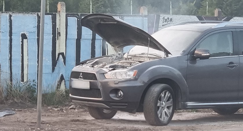 zdjęcie - pożar Mitsubishi w Piechowicach