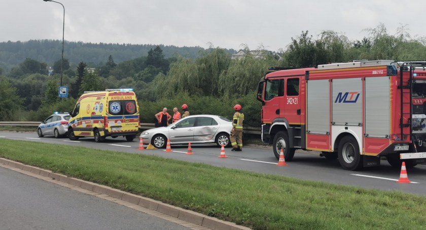 zdjęcie : utrudnienia w ruchu na alei Jana Pawła II