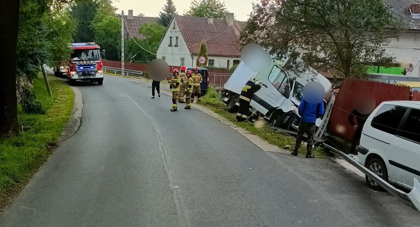 Zdjęcie Bus w rowie w Pakoszowie