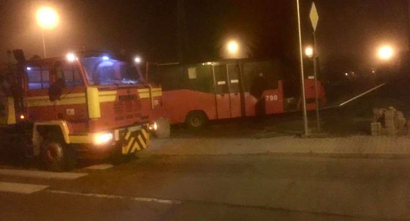 Zdjęcie: Autobusem w latarnię / Jelenia Góra Podaj Dalej