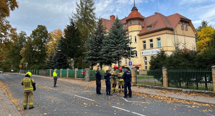 Zdjęcie: ewakuacja dwustu osób ze szpitala w Cieplicach