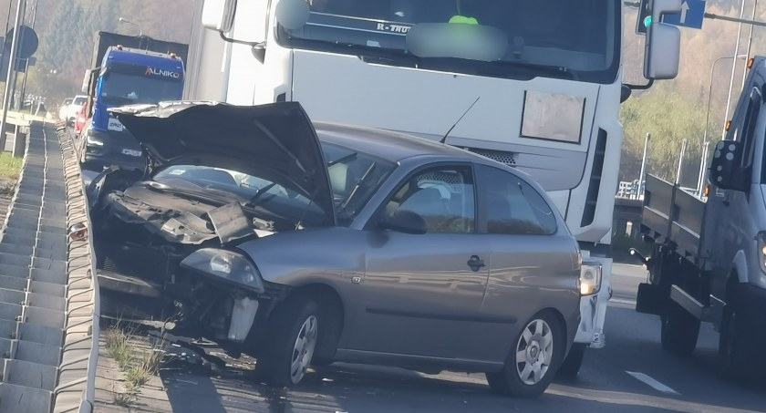 Zdjęcie Zderzenie na alei Jana Pawła II w Jeleniej Górze