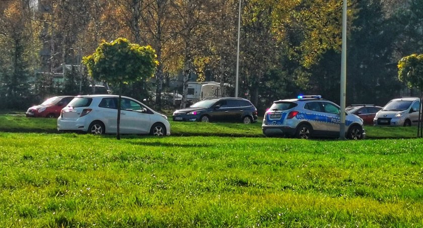 Zdjęcie - samochody uczestniczące w kolizji
