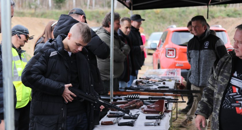 Zdjęcie: Piknik strzelecki na poligonie