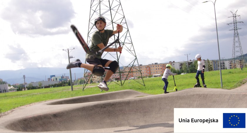 Jeleniogórski pumptrack codziennie gości entuzjastów jazdy na rowerze i hulajnodz