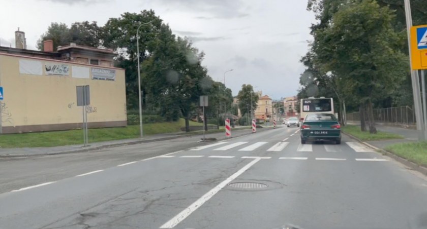 zdjęcie poglądowe - ulica Wolności w Jeleniej Górze