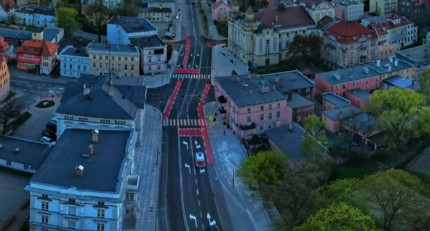 fot. poglądowe - aleja Wojska Polskiego w Jeleniej Górze