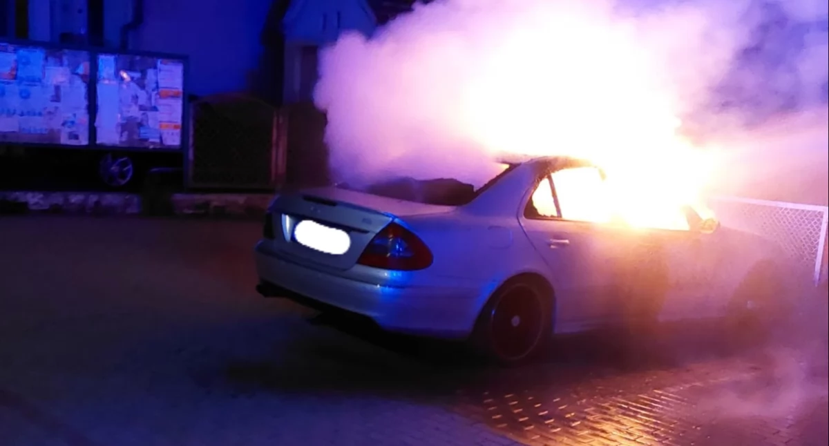 Pożary, Nocny pożar samochodu Olszynie Podejrzenie podpalenia - zdjęcie, fotografia