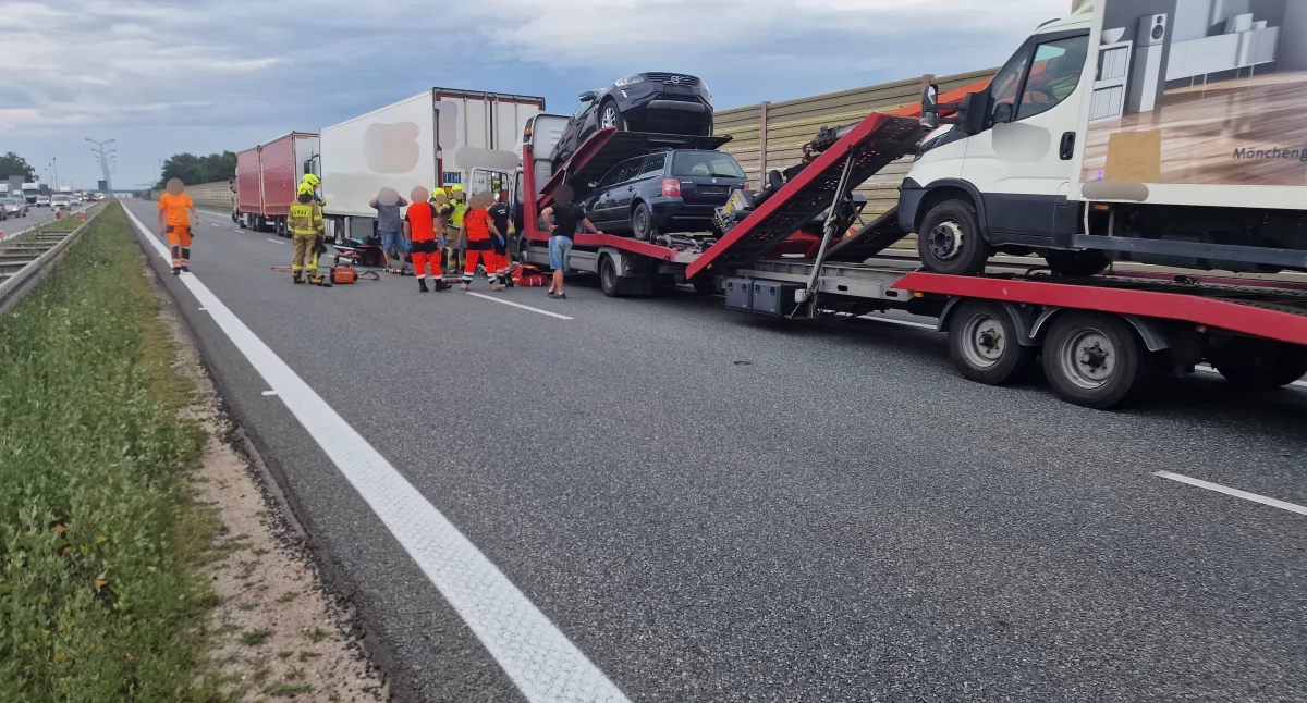 fot. wypadek ciężarówek na autostradzie A4