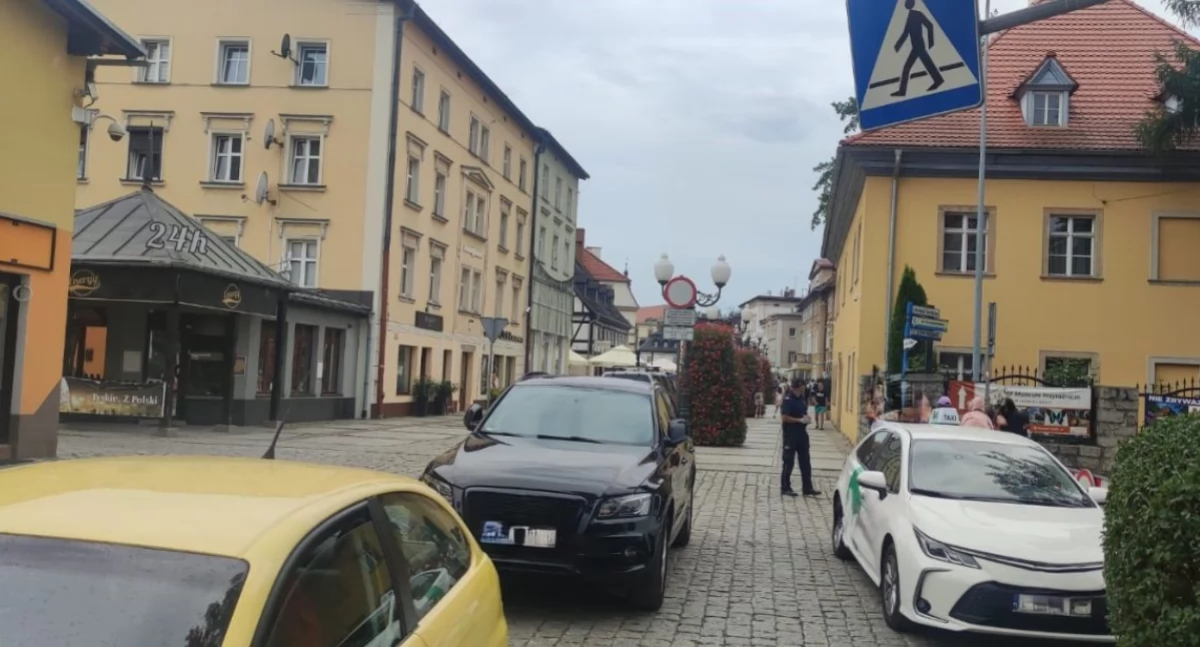 Absurdy, Mistrzowie Parkowania część… kolejna - zdjęcie, fotografia