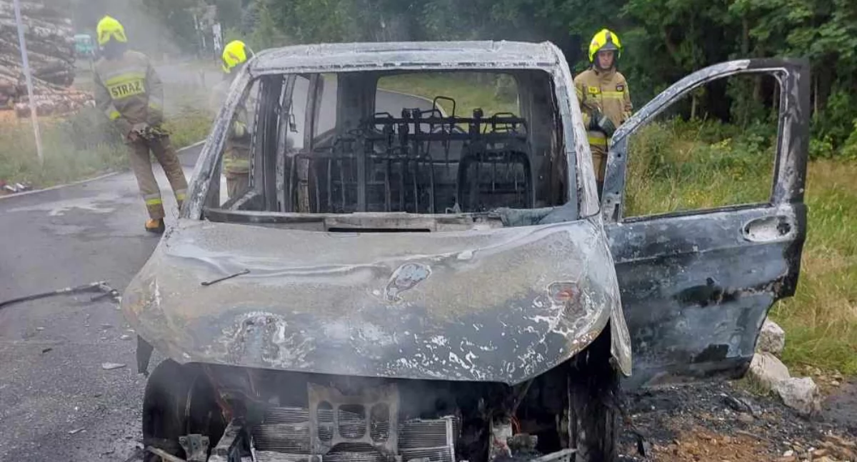 Pożary, Świeradowie Zdroju płonął Mercedes - zdjęcie, fotografia