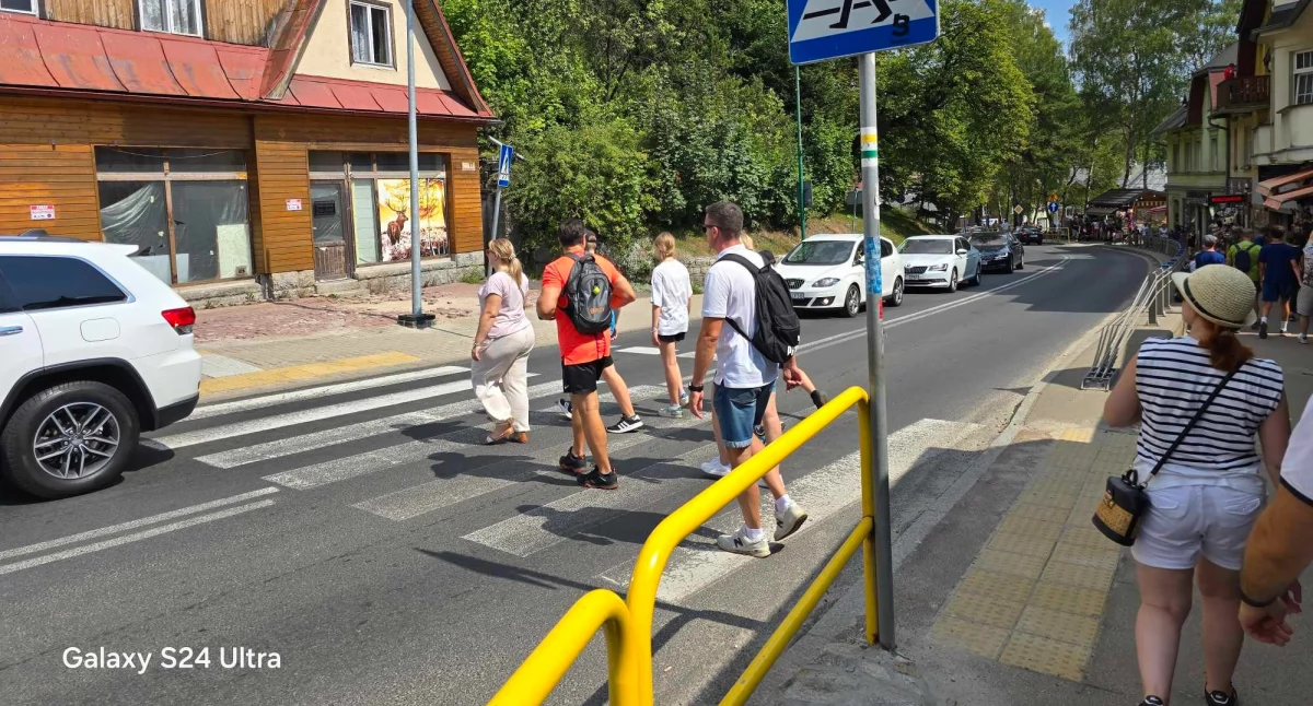 Turystyka, Nadciąga turystyczny armagedon Długi weekend Karkonoszach - zdjęcie, fotografia