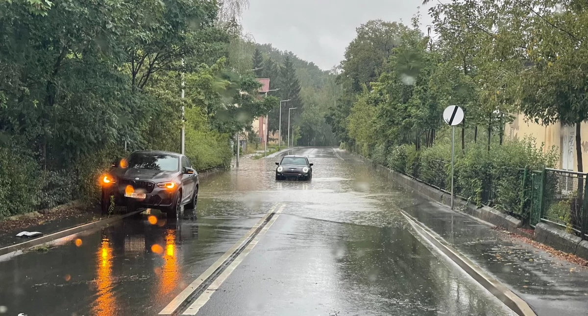 Bezpieczeństwo, Jelenia Góra Była susza teraz podtopienia - zdjęcie, fotografia