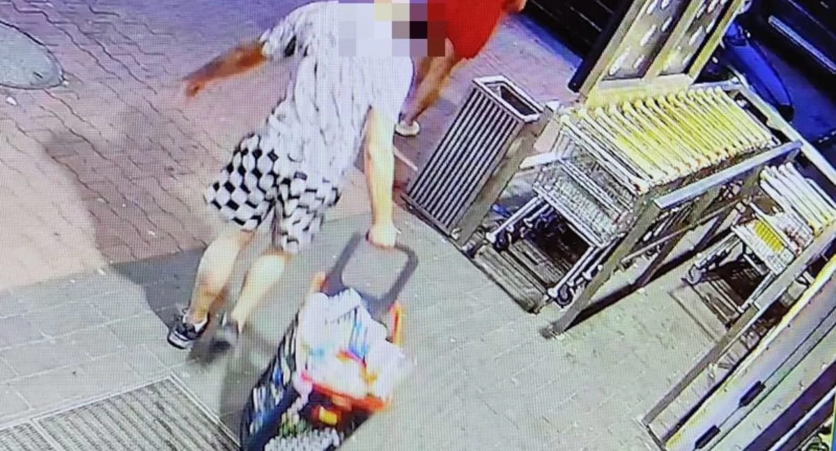 Kradzież, Sklepowy złodziejaszek wpadł ręce policjantów - zdjęcie, fotografia