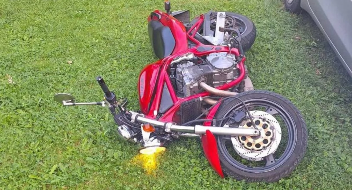 Komunikaty policji, latek motocyklu uciekał przez policją - zdjęcie, fotografia