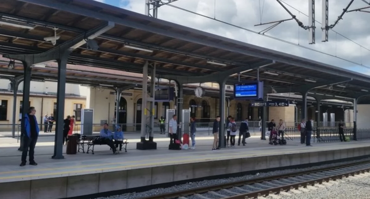 Komunikacja, Jeleniej Góry wróciły pociągi razie tylko linii Wrocławia - zdjęcie, fotografia