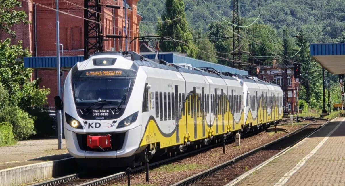 Komunikacja, Systematycznie poprawia sieci Kolei Dolnośląskich Jednak wszystkie linie przejezdne - zdjęcie, fotografia