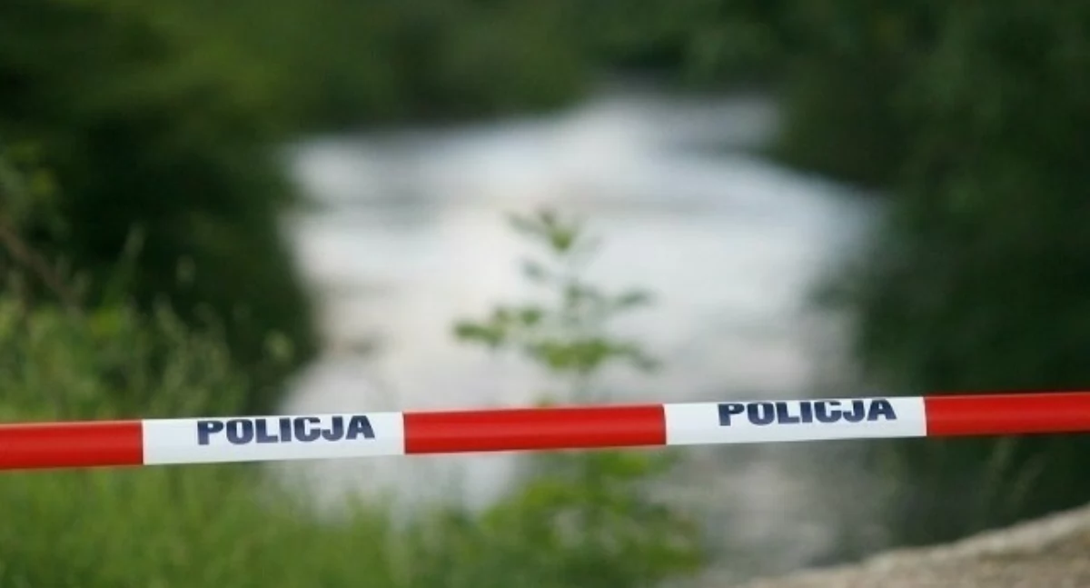 Interwencje, Strażacy wydobyli ciało kobiety rzeki - zdjęcie, fotografia