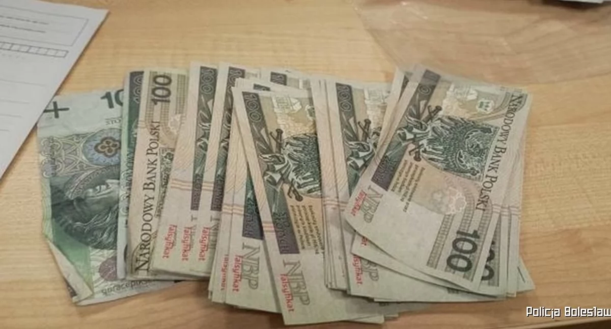 Kronika Kryminalna, Chciał płacić zakupy banknotami napisem falsyfikat - zdjęcie, fotografia