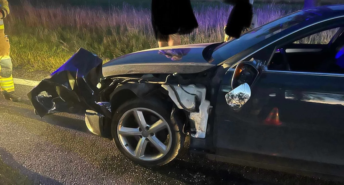 Wypadki drogowe, Wyprzedzając zakazie doprowadził zderzenia osobówką pojechał dalej - zdjęcie, fotografia