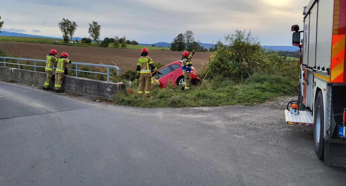 Wypadki drogowe, trafiła przejazd Niecodzienne zdarzenie Rybnicy - zdjęcie, fotografia