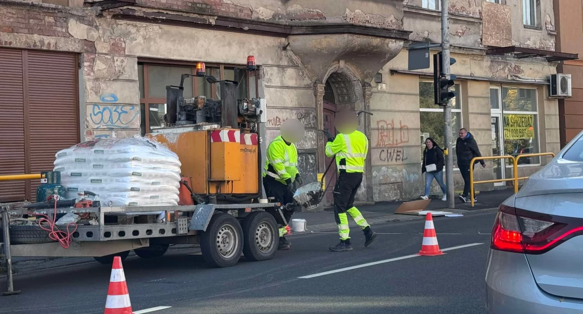 Komunikacja, jeleniogórskich ulicach praca - zdjęcie, fotografia