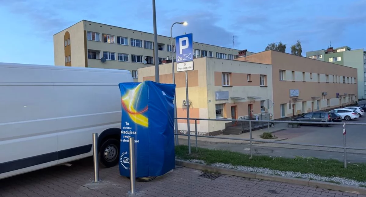 Komunikacja, parkingu Lidla ulicy Cieplickiej wkrótce naładujemy samochód elektryczny - zdjęcie, fotografia