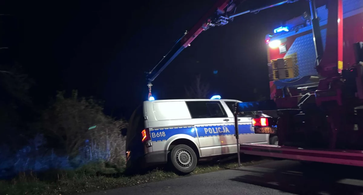 Wypadki drogowe, Policyjny rowie drodze Sobieszowa Podgórzyna - zdjęcie, fotografia