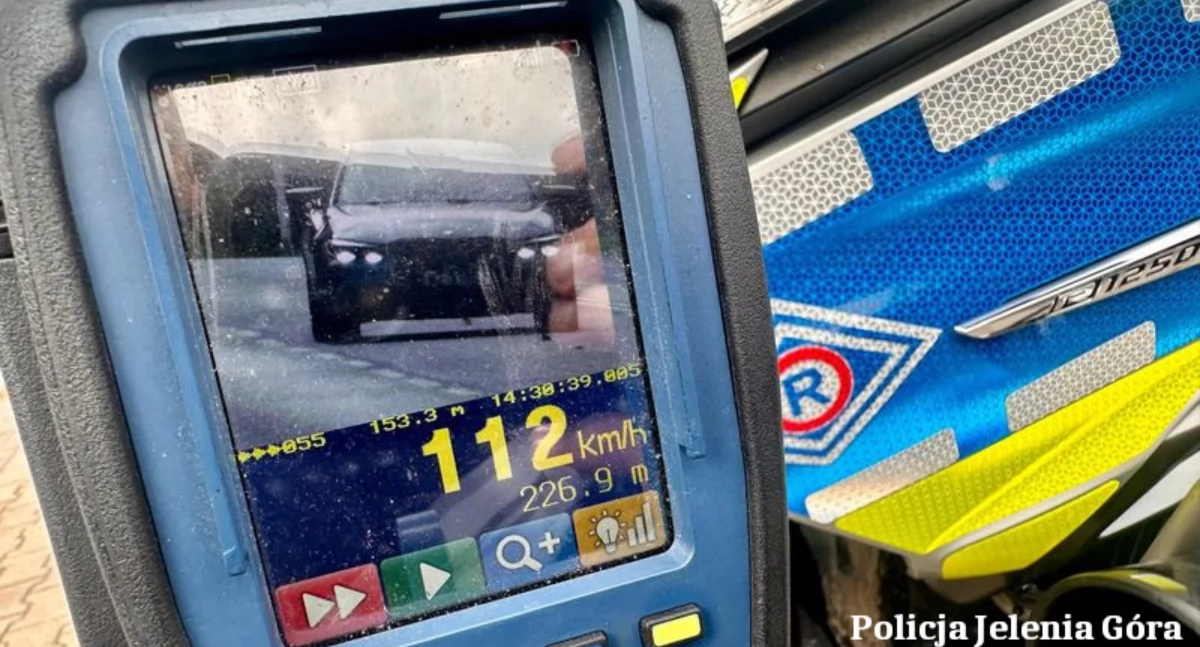 Komunikaty policji, latek pędził ulicy Sobieszowskiej - zdjęcie, fotografia