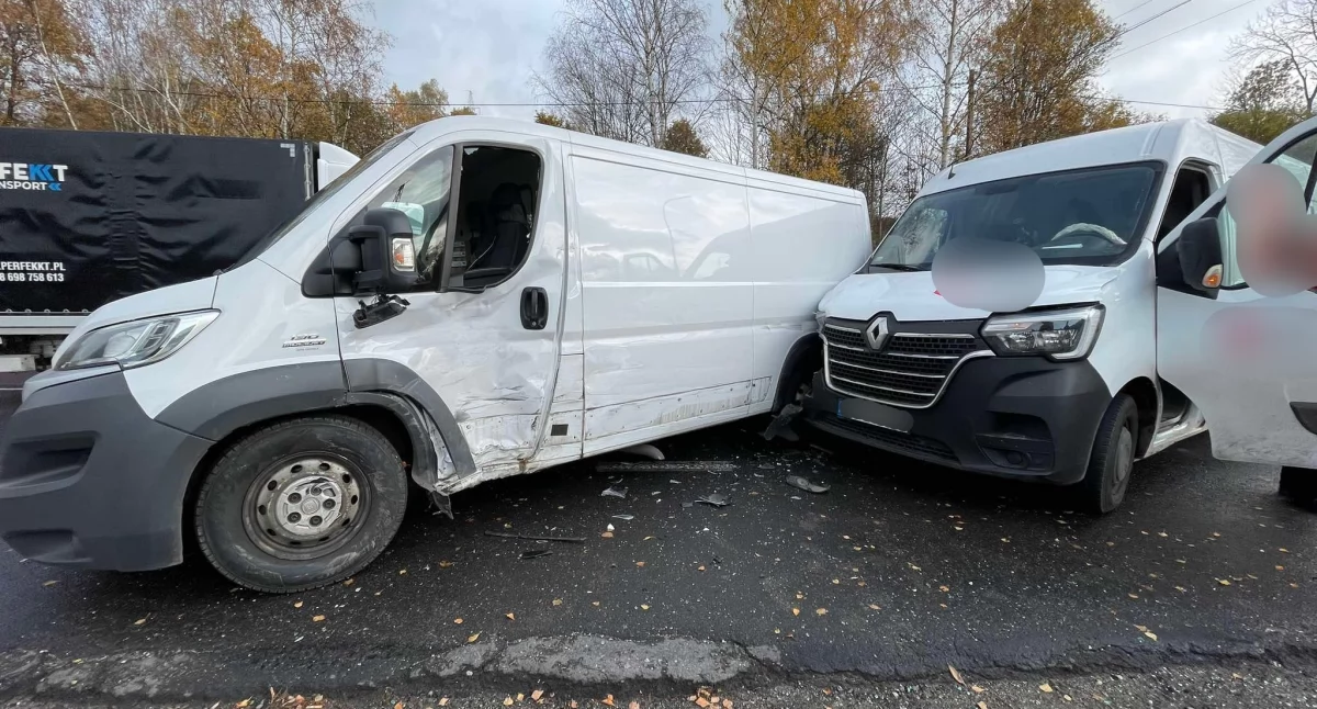 Wypadki drogowe, Jelenia Góra utrudnienia zderzeniu dwóch busów - zdjęcie, fotografia