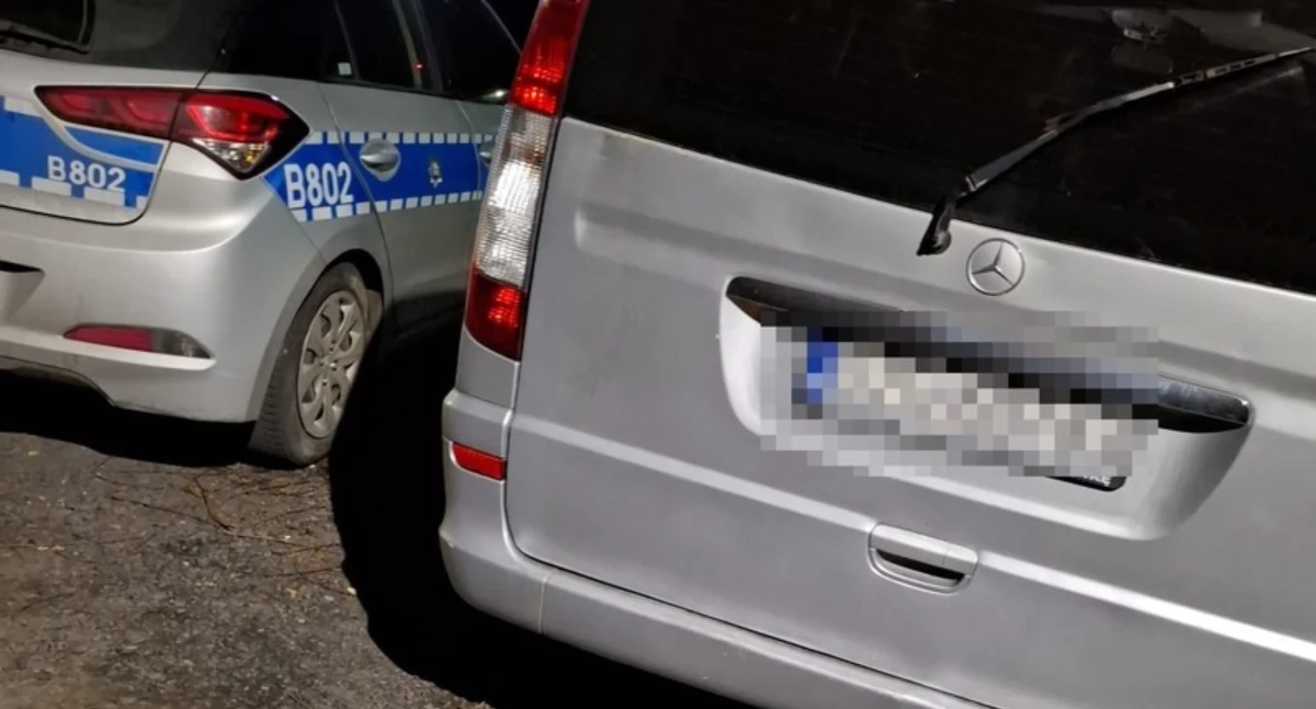 Komunikaty policji, Mercedesem kierował mężczyzna wpływem narkotyków Pasażer poszukiwany - zdjęcie, fotografia