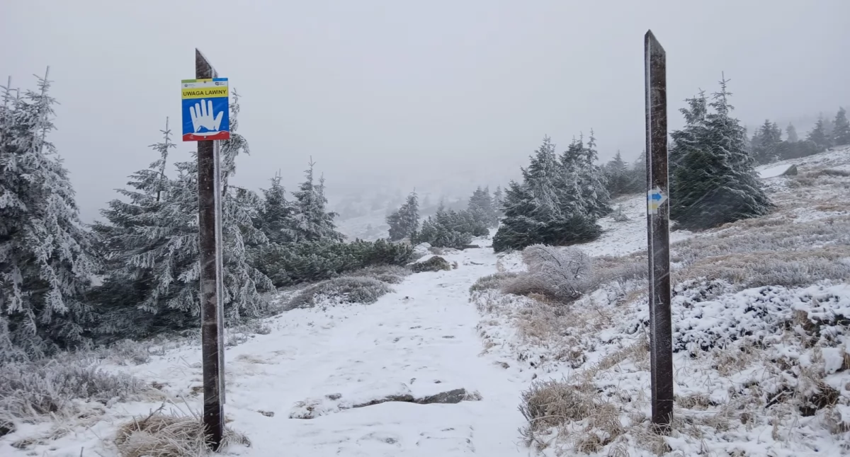 Turystyka, Szlaki Karkonoszach zamknięte zimę - zdjęcie, fotografia