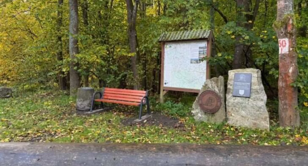 24jgora, Mała ławka wielki problem burza szklance Górzyńcu - zdjęcie, fotografia