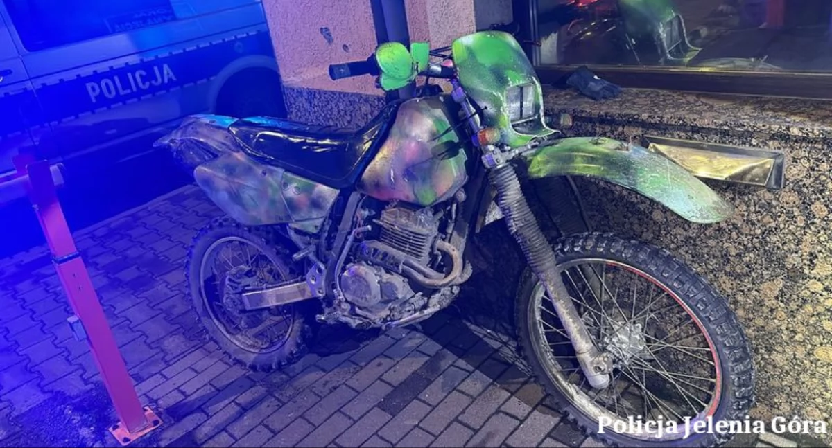Komunikaty policji, Poszukiwany latek uciekał przed policjantami skradzionym motocyklem - zdjęcie, fotografia