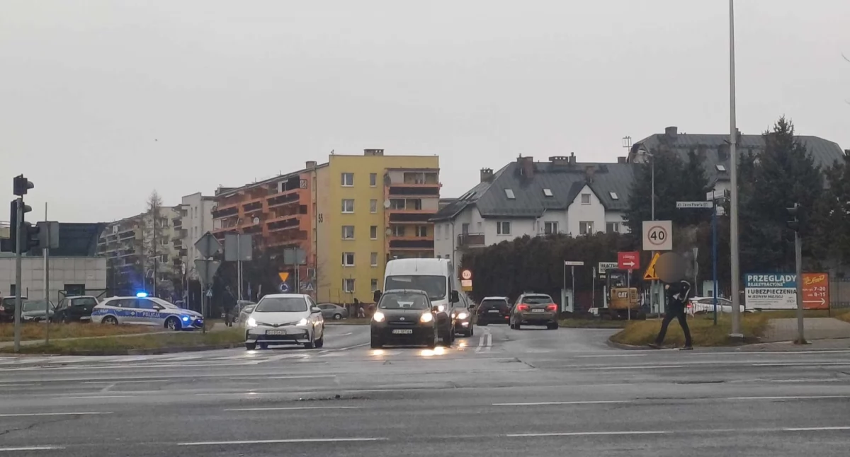 Komunikacja, Policjanci zbierają żniwa nowym nakazie - zdjęcie, fotografia