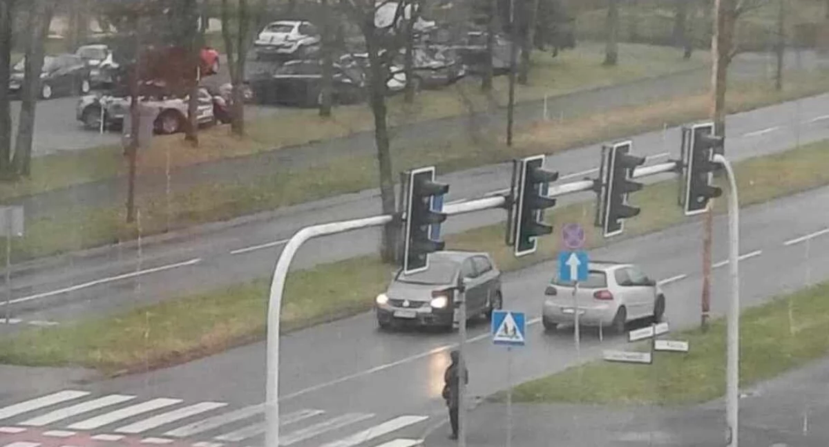 Bezpieczeństwo, Kierowcy ulicy Bacewicz prąd skrajna nieodpowiedzialność Zabobrzu - zdjęcie, fotografia