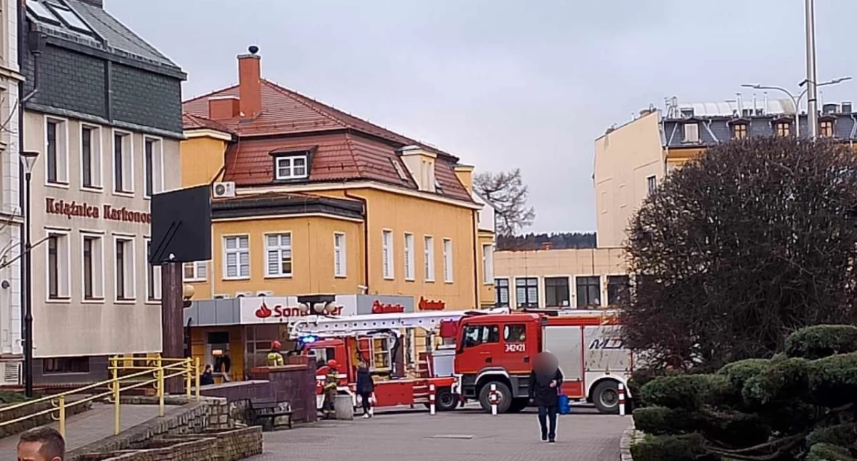 Interwencje, Bomba punkcie informacyjnym Interwencja centrum Jeleniej Góry - zdjęcie, fotografia