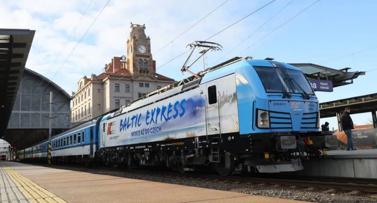 Komunikacja, Baltic Express Wygodne połączenie Dolnego Śląska Pragą Trójmiastem - zdjęcie, fotografia