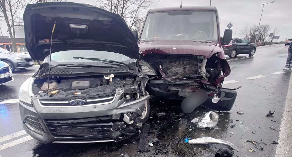 Wypadki drogowe, Poważne utrudnienia Kostomłotach zderzeniu trzech pojazdów - zdjęcie, fotografia