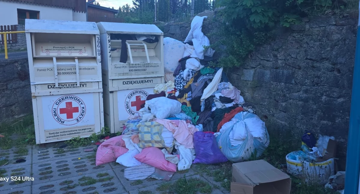 Samorząd, Obowiązkowa segregacja tekstyliów odzieży - zdjęcie, fotografia
