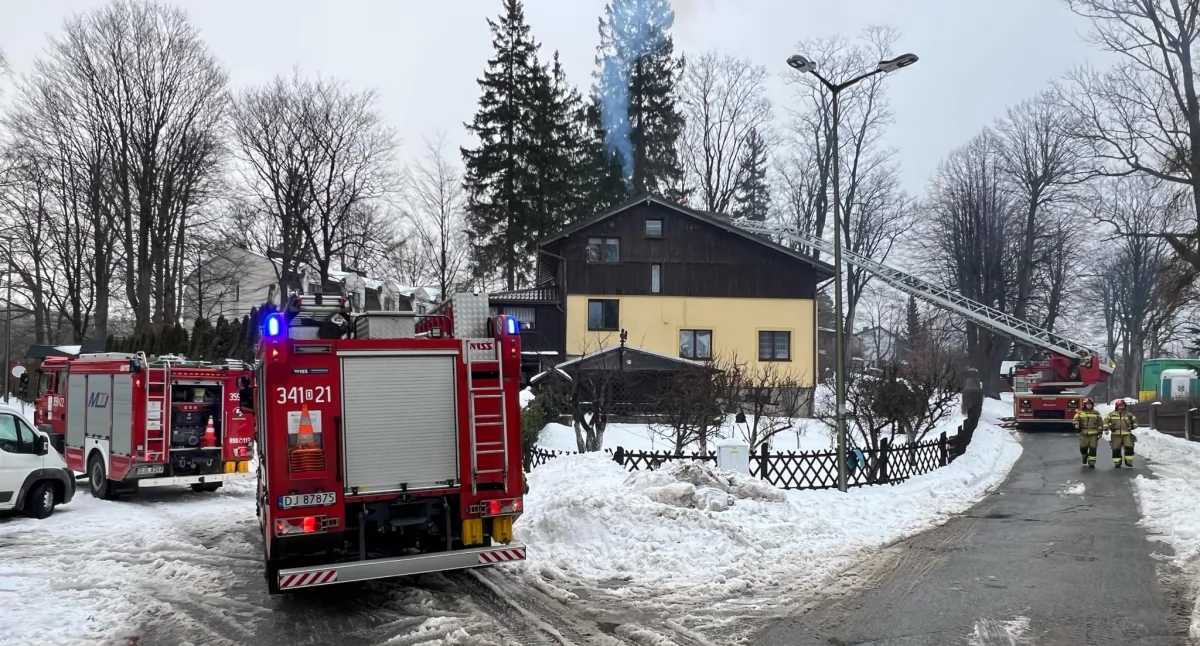 Pożary, Pożar Szklarskiej Porębie! Sadza kominie mogła doprowadzić tragedii - zdjęcie, fotografia