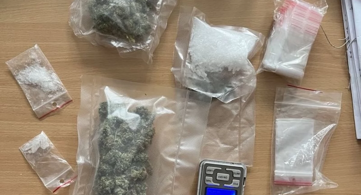 Interwencje, Marihuana metamfetamina mieszkaniu letniej jeleniogórzanki - zdjęcie, fotografia