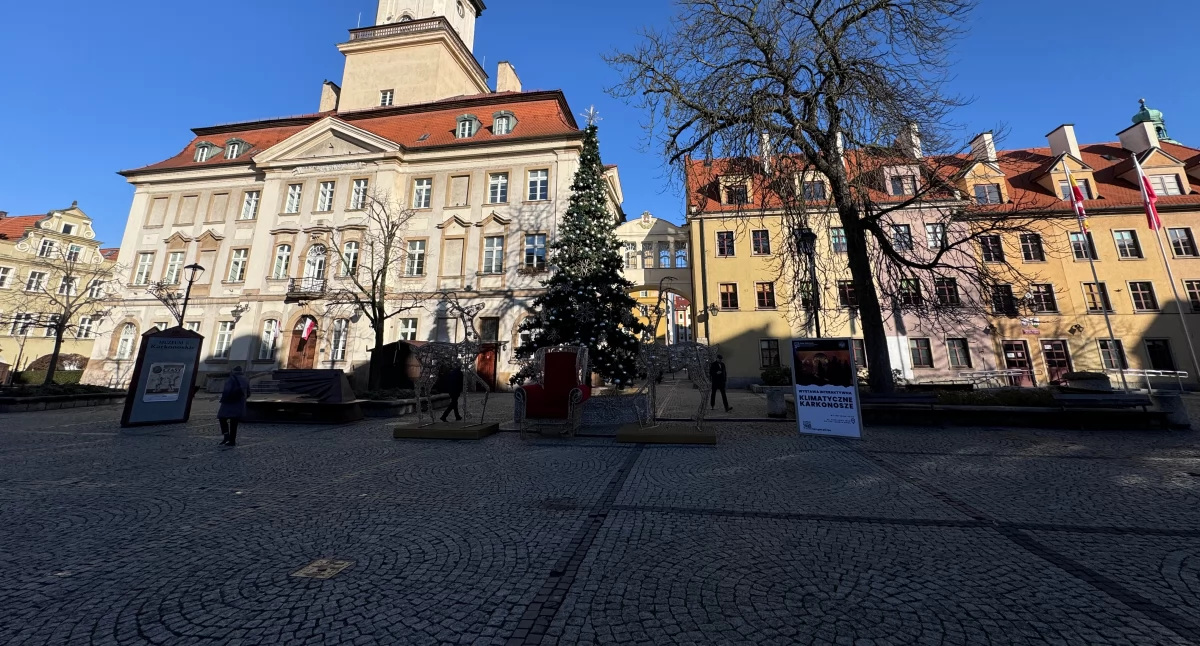Komunikacja, samochodów ścisłym centrum Jeleniej Góry dziś będzie ograniczony - zdjęcie, fotografia