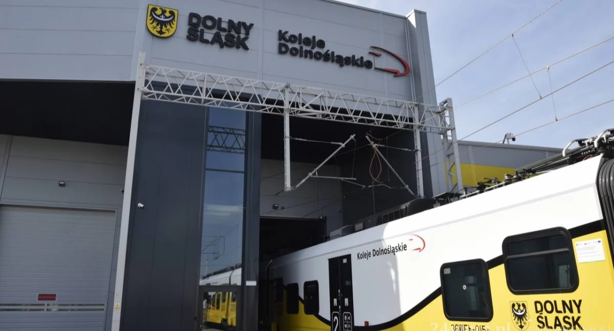 Komunikacja, nowych kabli pociągu Koleje Dolnośląskie pierwszym przeglądzie - zdjęcie, fotografia