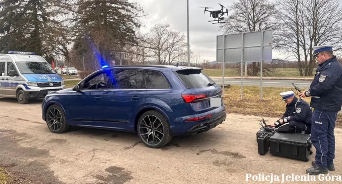 Bezpieczeństwo, Działania jeleniogórskiej policji wykorzystaniem drona - zdjęcie, fotografia