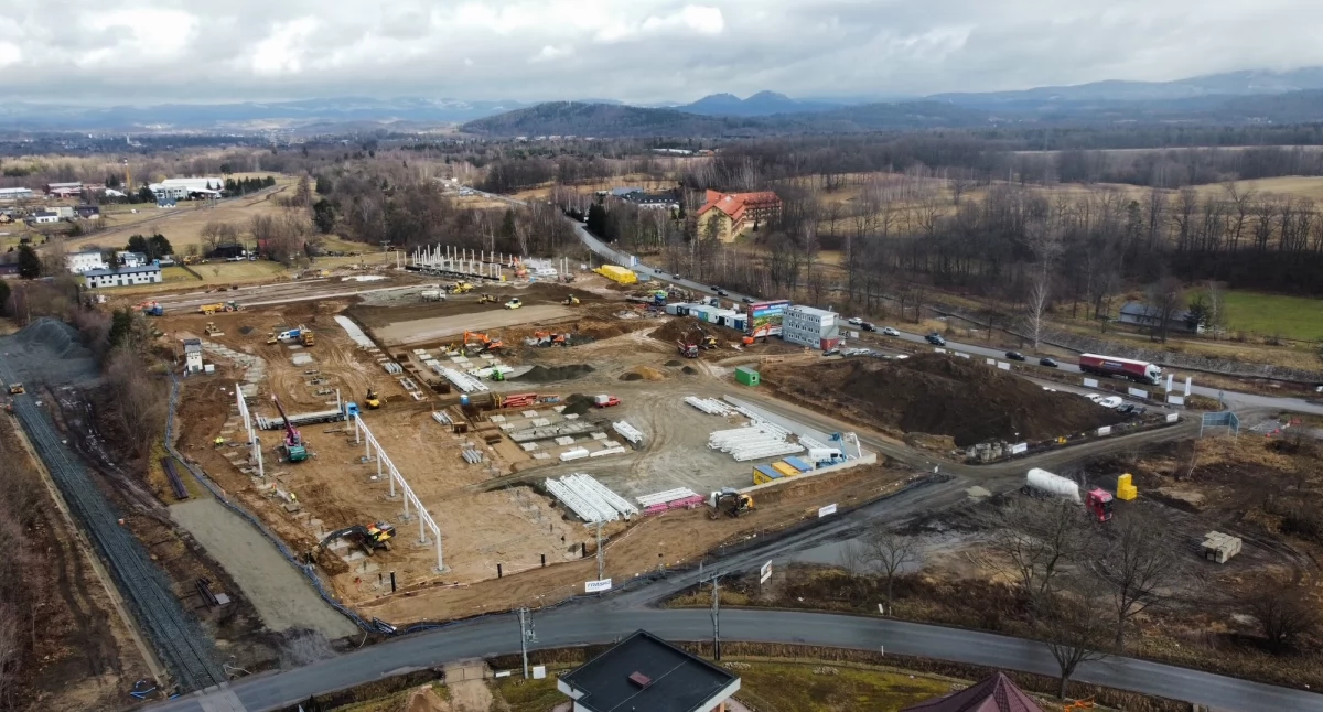 Inwestycje, Przystanek Karkonosze rośnie oczach - zdjęcie, fotografia
