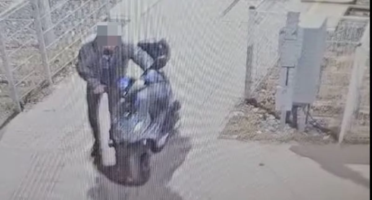 Kradzież, Ukradł skuter wmawiał policjantom tylko chciał zajrzeć kontenera śmieci - zdjęcie, fotografia